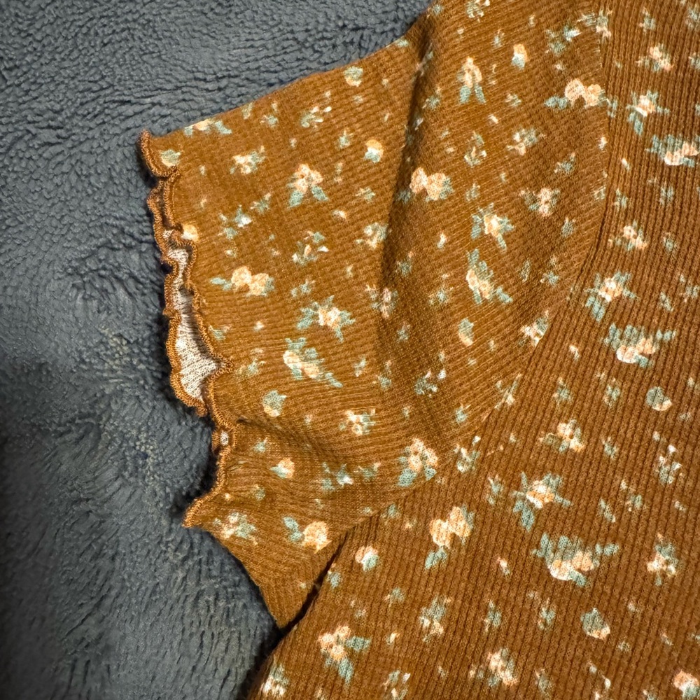 Miss Chievous Tan Floral Short Sleeve Top - Picture 3 of 4